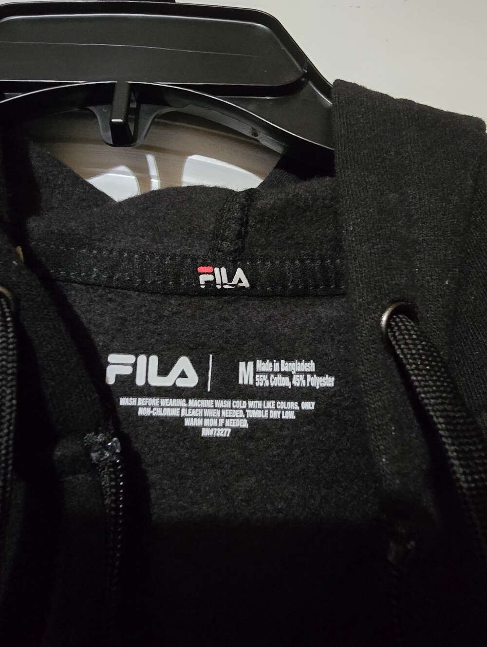Fila Men's Black Full-Zip Up Hooded Sweatshirt w Small Embroidered Logo - Medium - Picture 3 of 9
